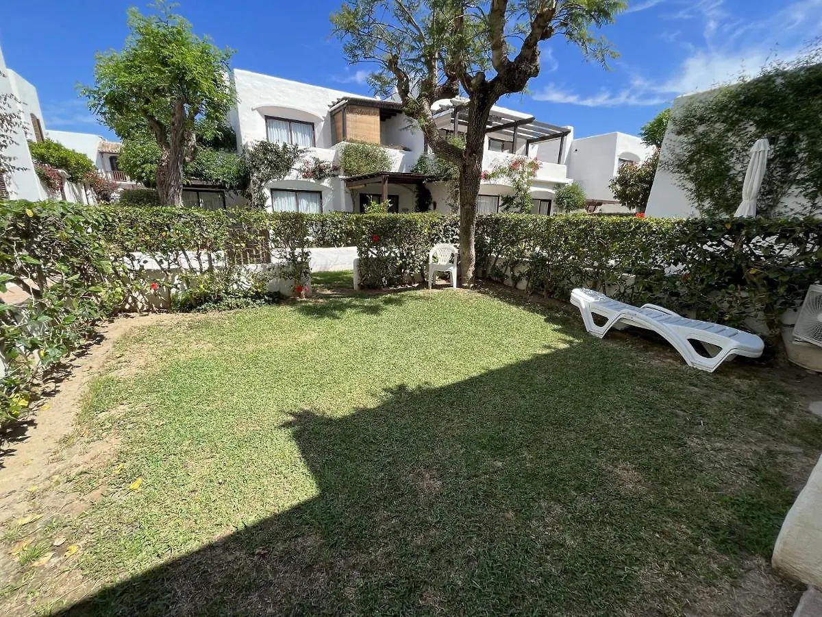 Estepona - Playa - 2 Dormitorios Con Amplio Jardin Privado Pa24
