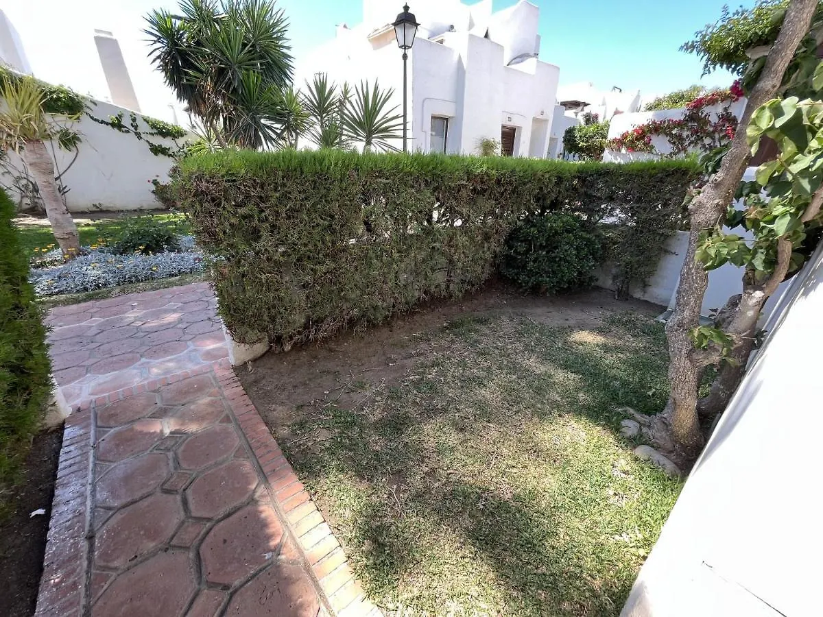 Estepona - Playa - 2 Dormitorios Con Amplio Jardin Privado Pa24 0*,  Espagne